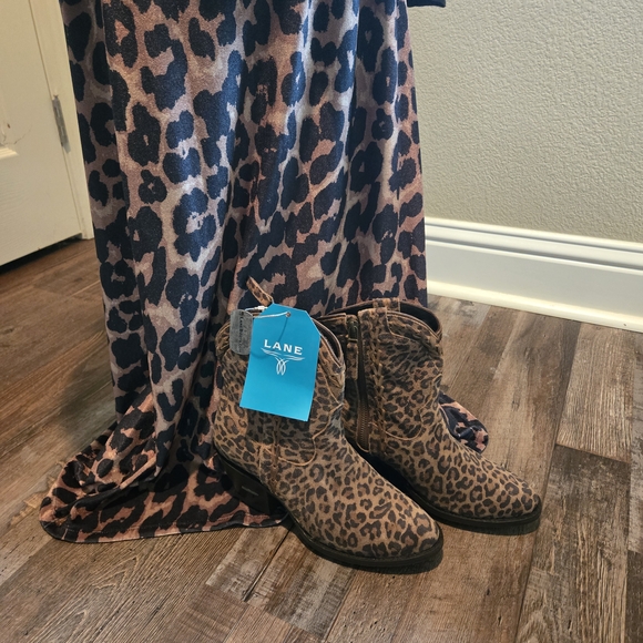 Black Lace Blouse with Leopard Print Skirt, Boots, Belt & Jewery Outfit Bundle! - Picture 5 of 9